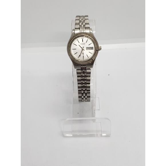 Citizen women\'s watch. Silver opalescent face with calendar 580102 Working watch main image 7